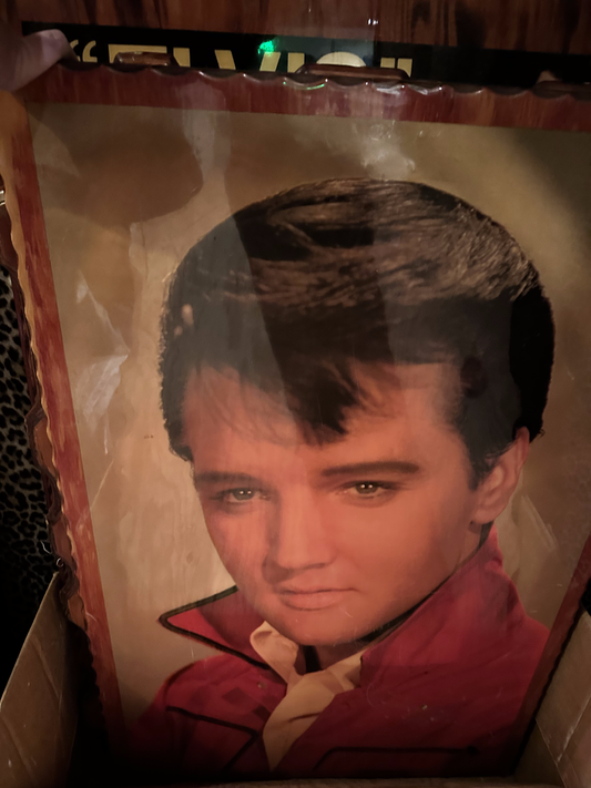 Large portrait of Elvis in Red on Wood